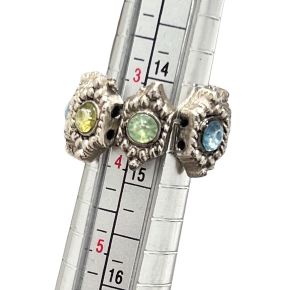 VINTAGE STRETCH RING W BLUE, GREEN & YELLOW CRYSTALS SET IN DARKENED SILVER - Picture 1 of 16
